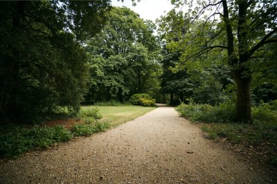 AI-generated travel thumbnail for Abbots Langley