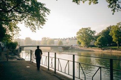 AI-generated travel thumbnail for Ablon-sur-Seine