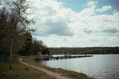 AI-generated travel thumbnail for Abrau-Dyurso