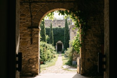 AI-generated travel thumbnail for Aigues-Vives