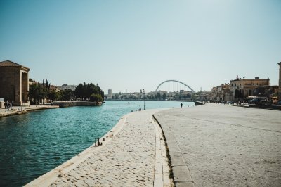 AI-generated travel thumbnail for Aïn Arnat