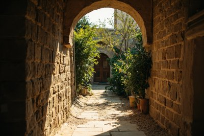 AI-generated travel thumbnail for Aïn Smara