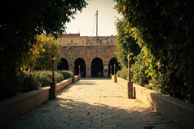 AI-generated travel thumbnail for Al Isawiyah
