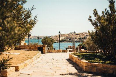 AI-generated travel thumbnail for Ħal Luqa