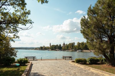 AI-generated travel thumbnail for Albanyà