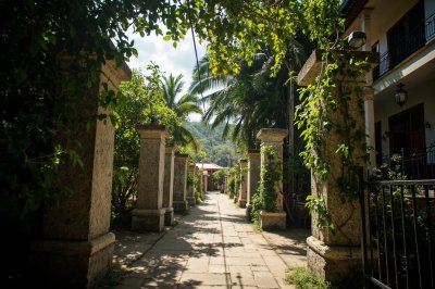 AI-generated travel thumbnail for Albert Town