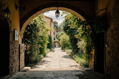 AI-generated travel thumbnail for Alcantud