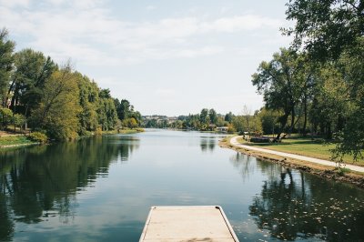 AI-generated travel thumbnail for Aldea del Fresno