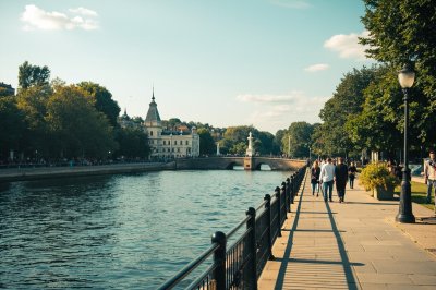 AI-generated travel thumbnail for Aldershot
