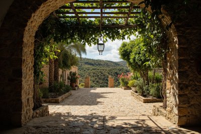 AI-generated travel thumbnail for Alfarnatejo