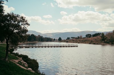 AI-generated travel thumbnail for Algodre