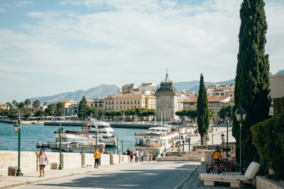 AI-generated travel thumbnail for Alicante