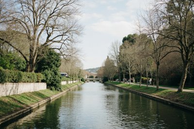 AI-generated travel thumbnail for Alignan-du-Vent