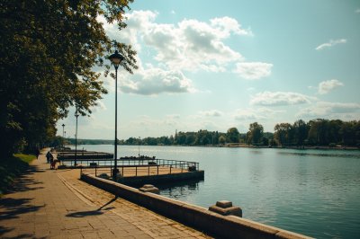 AI-generated travel thumbnail for Aluniș