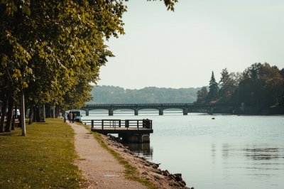 AI-generated travel thumbnail for Amboise