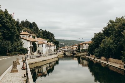 AI-generated travel thumbnail for Ameyugo