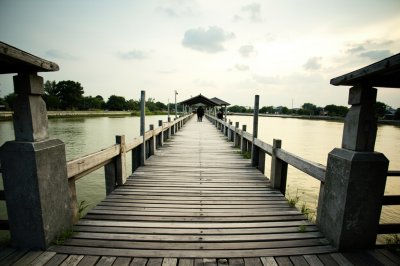 AI-generated travel thumbnail for Amphoe Khaen Dong