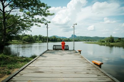 AI-generated travel thumbnail for Amphoe Mueang Uthai Thani