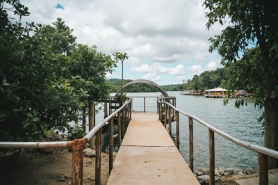 AI-generated travel thumbnail for Anambongan