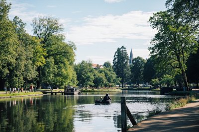 AI-generated travel thumbnail for Apeldoorn