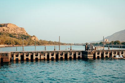 AI-generated travel thumbnail for Arar