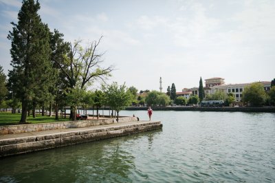 AI-generated travel thumbnail for Arevabuyr