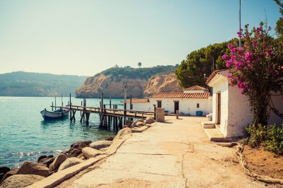 AI-generated travel thumbnail for Armação de Pêra