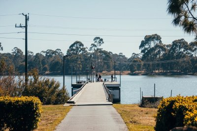 AI-generated travel thumbnail for Armstrong Creek