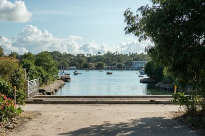 AI-generated travel thumbnail for Arrondissement de Plaisance