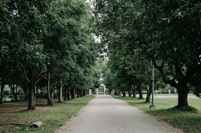 AI-generated travel thumbnail for Artogne