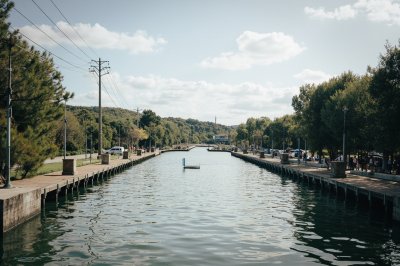 AI-generated travel thumbnail for Astillero El