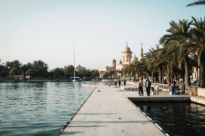 AI-generated travel thumbnail for Asyūţ