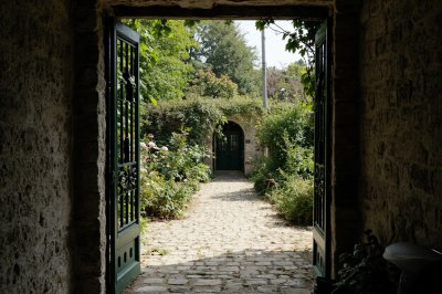 AI-generated travel thumbnail for Aulnois-sous-Laon