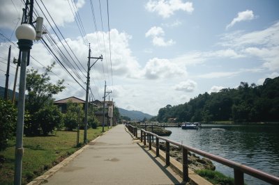 AI-generated travel thumbnail for Aumbay