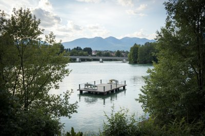 AI-generated travel thumbnail for Aurach am Hongar