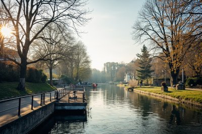 AI-generated travel thumbnail for Avize