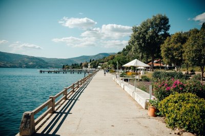 AI-generated travel thumbnail for Axós