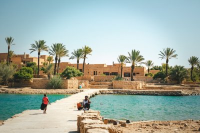 AI-generated travel thumbnail for Az Zulfī