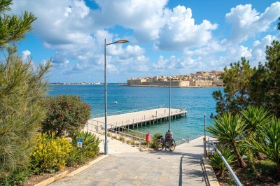 AI-generated travel thumbnail for Baħar iċ-Ċagħaq