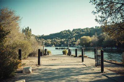 AI-generated travel thumbnail for Bages