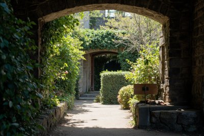AI-generated travel thumbnail for Bais