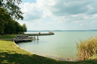 AI-generated travel thumbnail for Balatonlelle