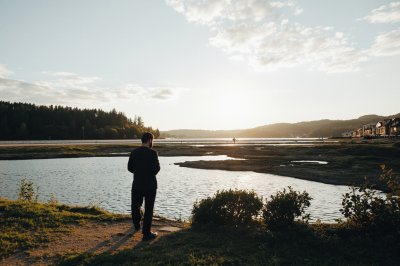 AI-generated travel thumbnail for Băniţa