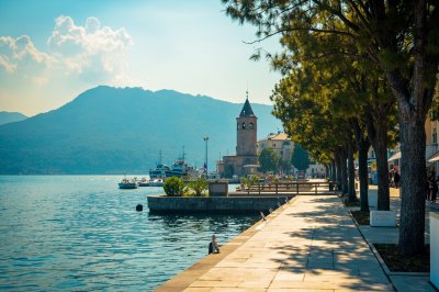 AI-generated travel thumbnail for Bar