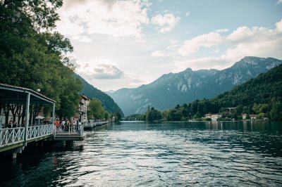 AI-generated travel thumbnail for Barni