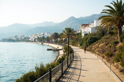 AI-generated travel thumbnail for Barrios Los