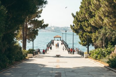 AI-generated travel thumbnail for Bat Yam