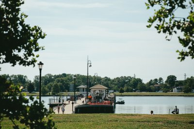 AI-generated travel thumbnail for Bay City