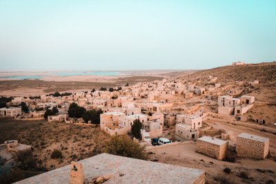 AI-generated travel thumbnail for Bayt Īdis