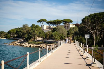 AI-generated travel thumbnail for Benferri